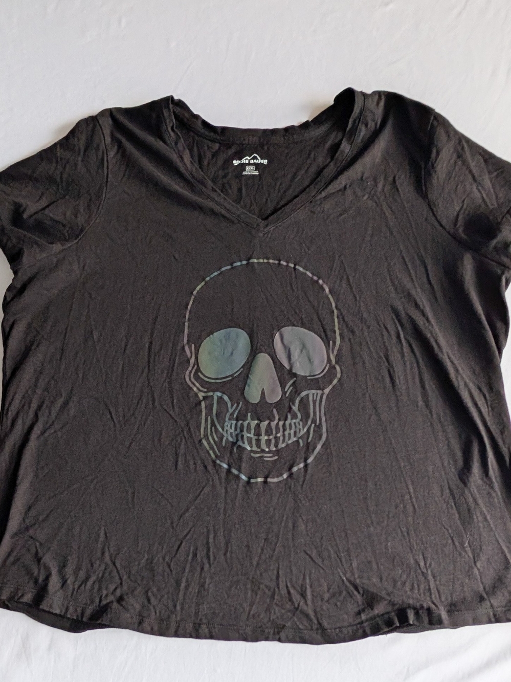 Eddie Bauer Women's Grunge Aesthetic Goth Gothic Rainbow Skull V-Neck Tshirt 3xl